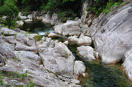 Behana Gorge narrows below the big bend