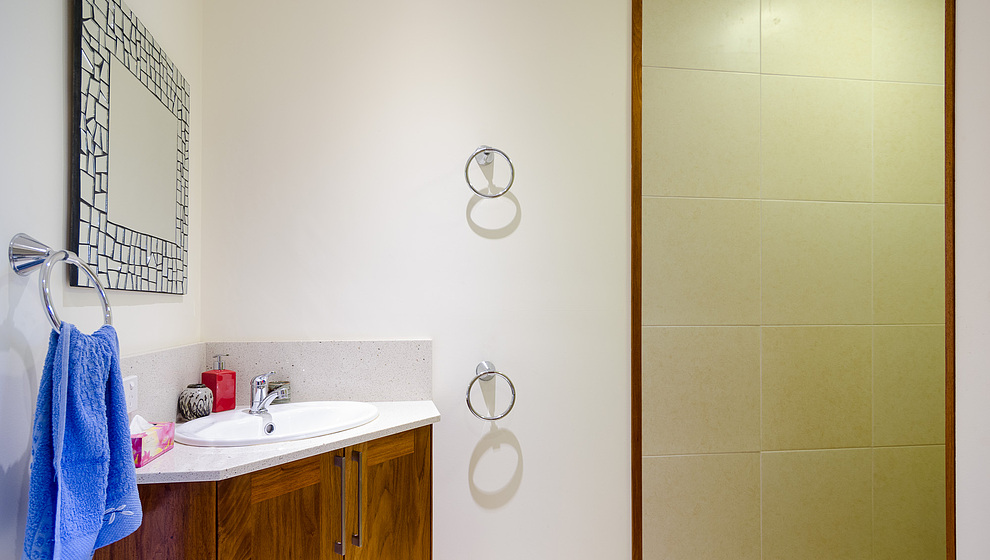 Apollo Quay bathroom