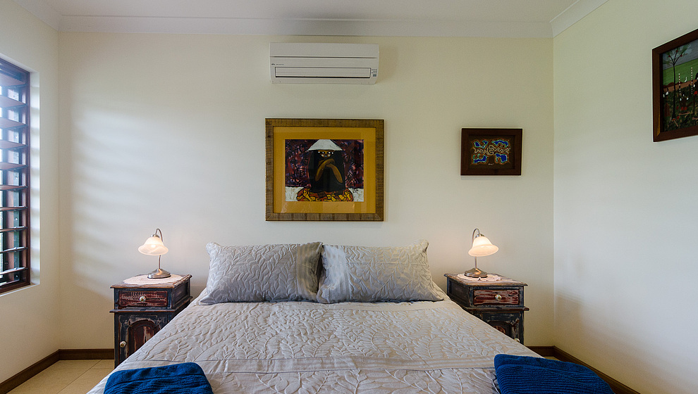 Apollo Quay queen bedroom