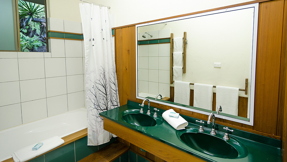 Touch of Bali - 2nd bathroom