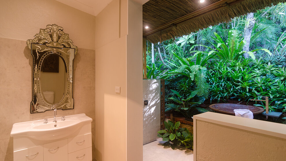 Touch of Bali - King bedroom ensuite