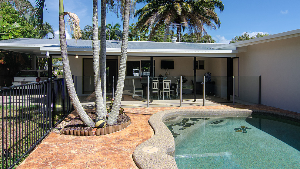 Connemara pool & kitchen patio